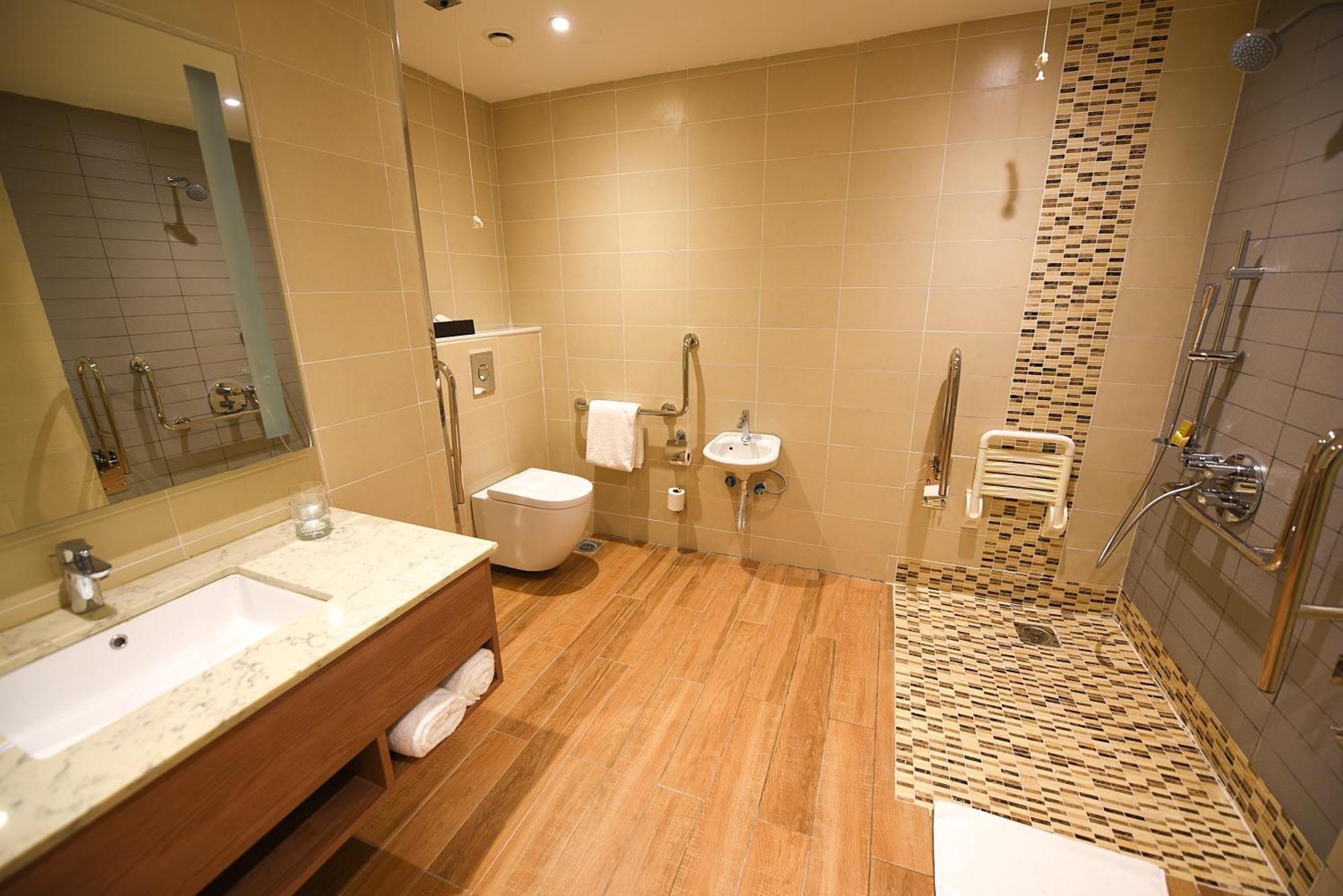 Hilton Garden Inn Kampala Eksteriør bilde