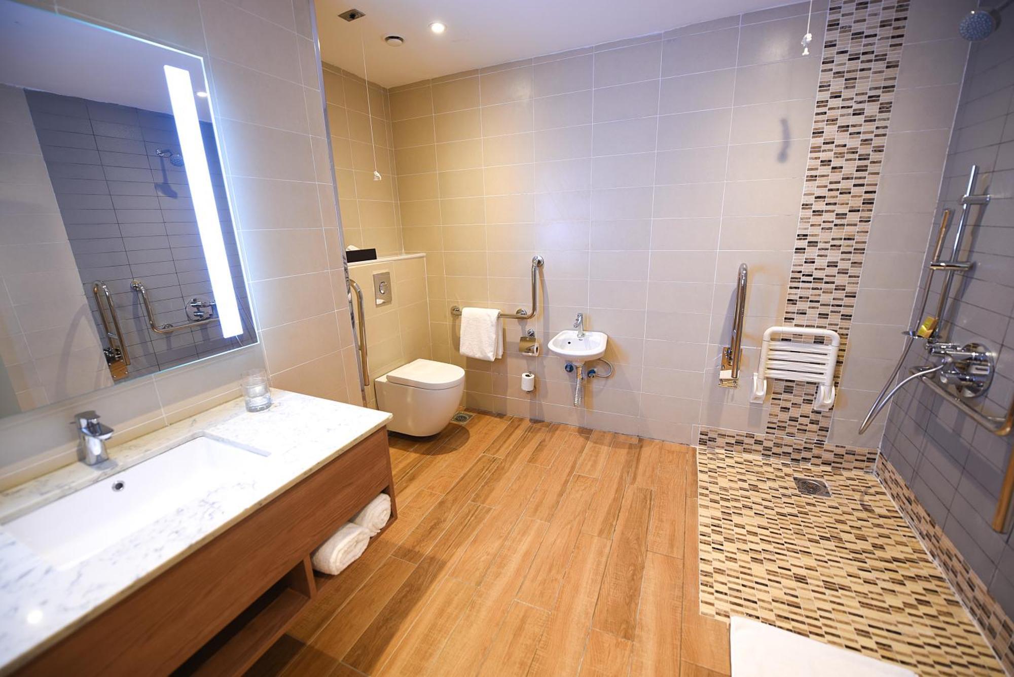 Hilton Garden Inn Kampala Eksteriør bilde